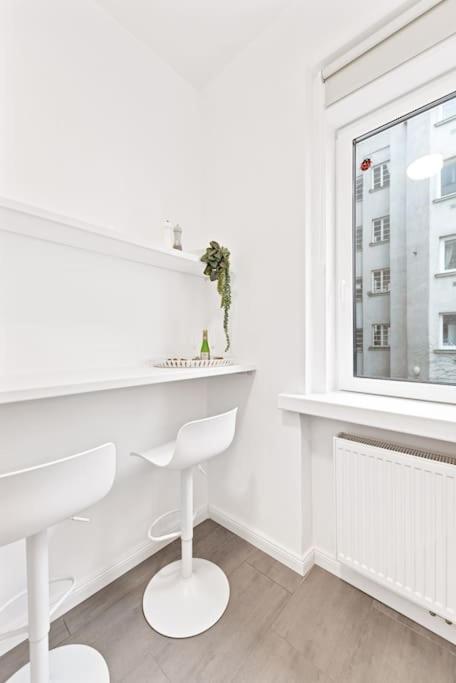 Cozy Apartment In Quiet Location, Fast Train Station 100M Away, Contactless Check-In 维也纳 外观 照片
