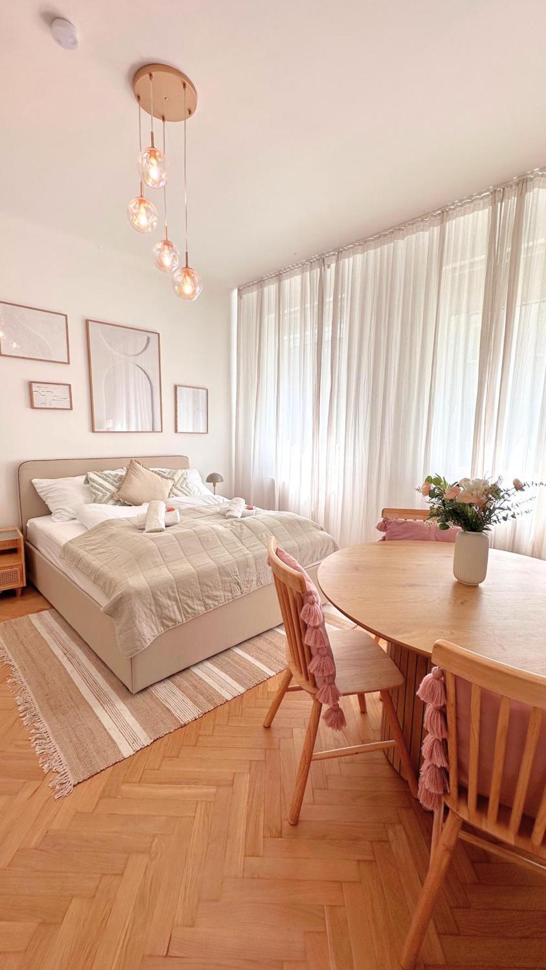 Cozy Apartment In Quiet Location, Fast Train Station 100M Away, Contactless Check-In 维也纳 外观 照片