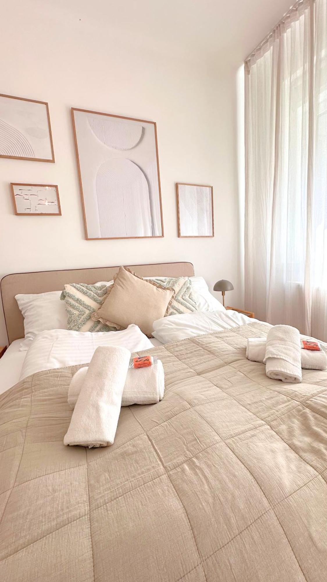 Cozy Apartment In Quiet Location, Fast Train Station 100M Away, Contactless Check-In 维也纳 外观 照片